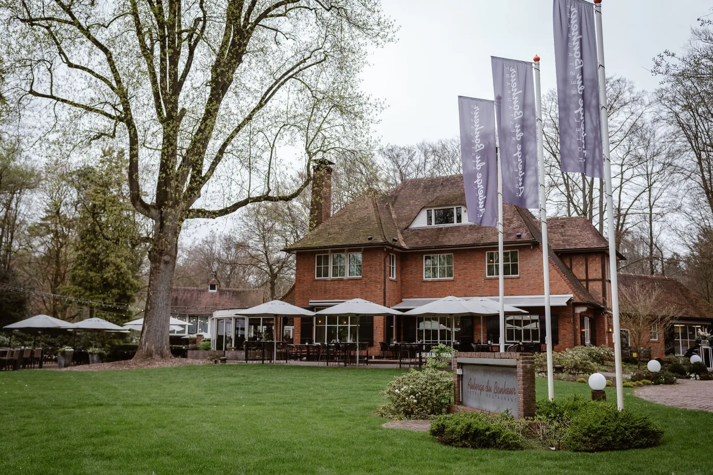 trouwfotografie bij Auberge du Bonheur in Tilburg: foto 3