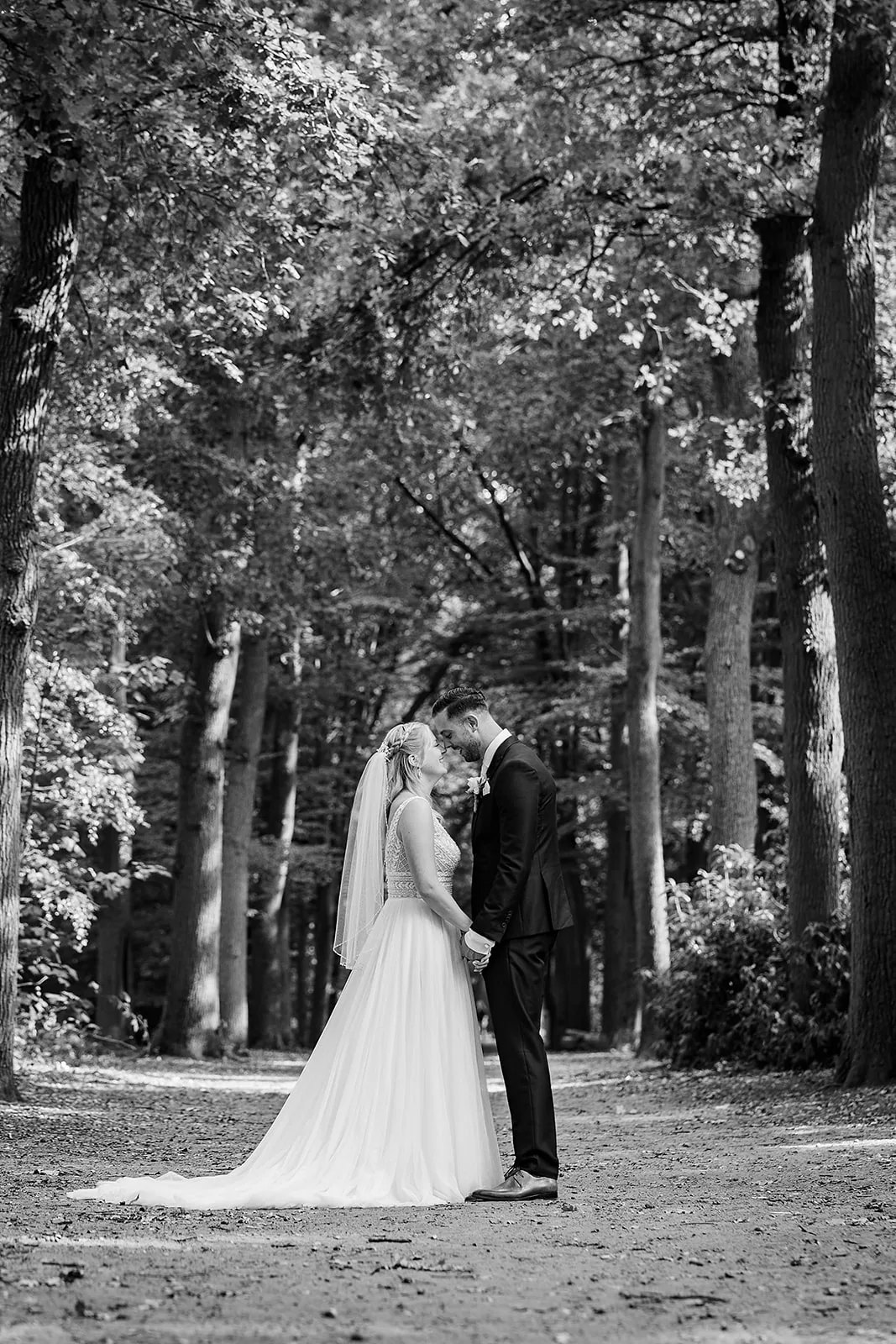Bente & Jeroen, trouwfotografie bij Auberge du Bonheur in Tilburg: foto 5