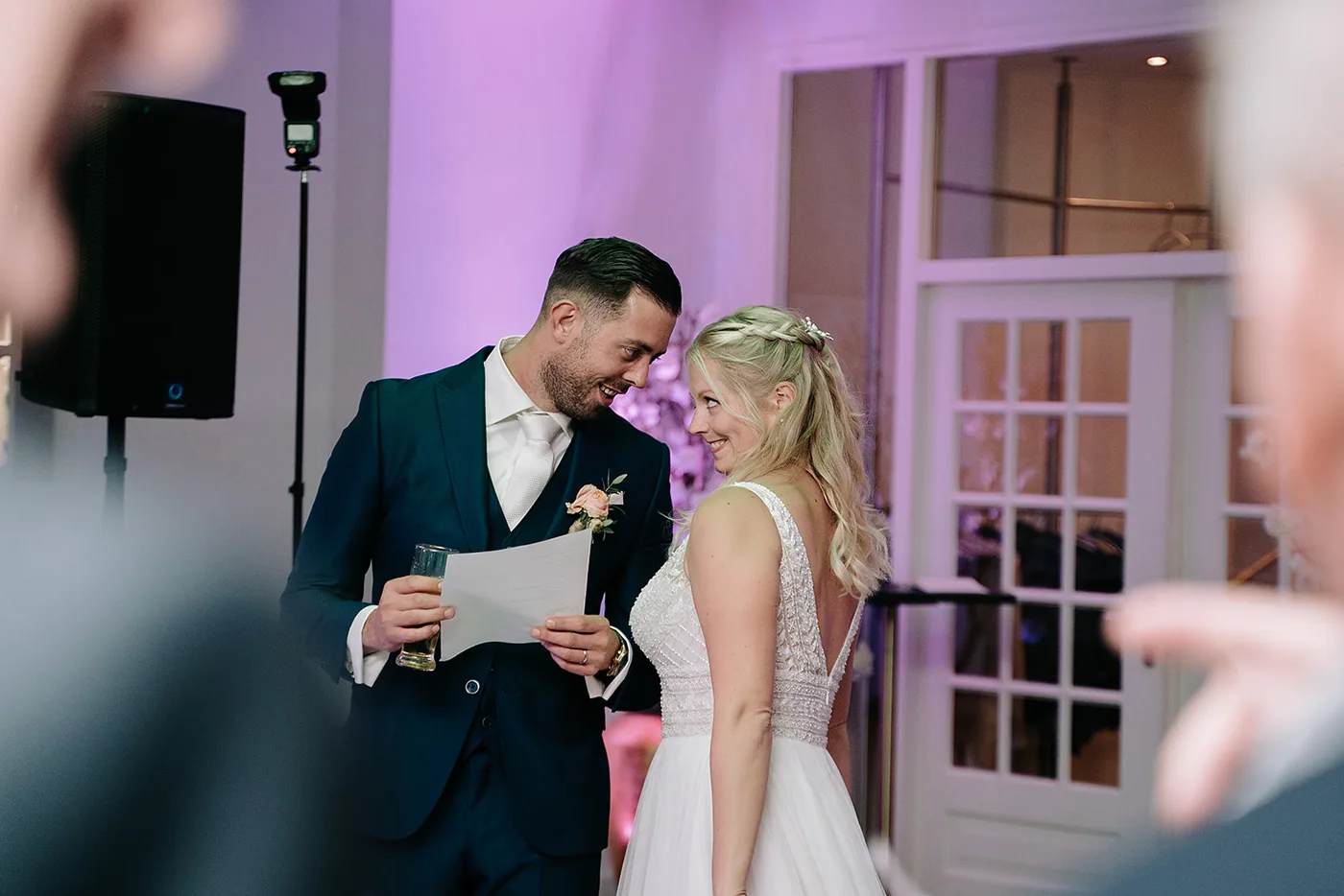 Bente & Jeroen, trouwfotografie bij Auberge du Bonheur in Tilburg: foto 17