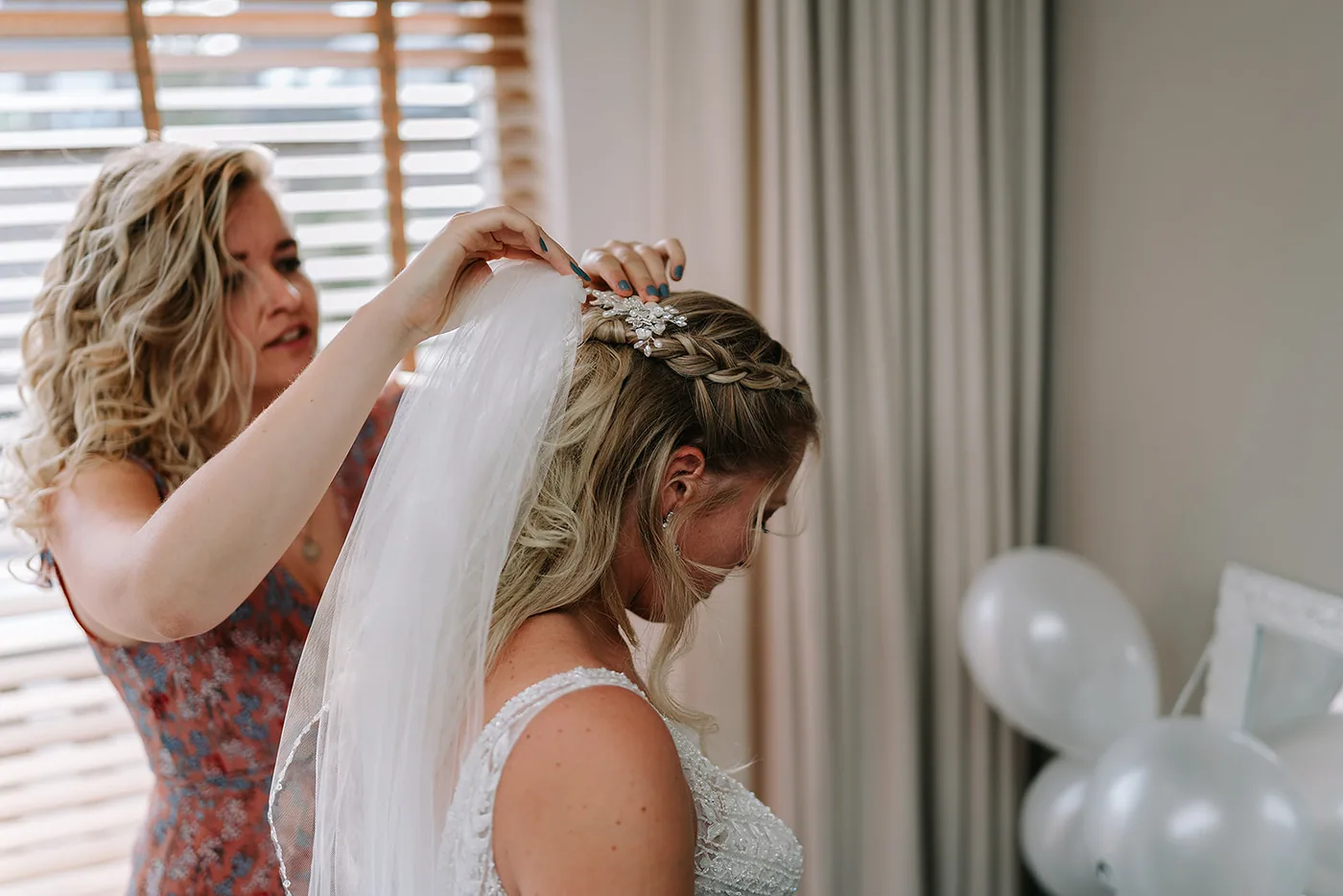 Bente & Jeroen, trouwfotografie bij Auberge du Bonheur in Tilburg: foto 2