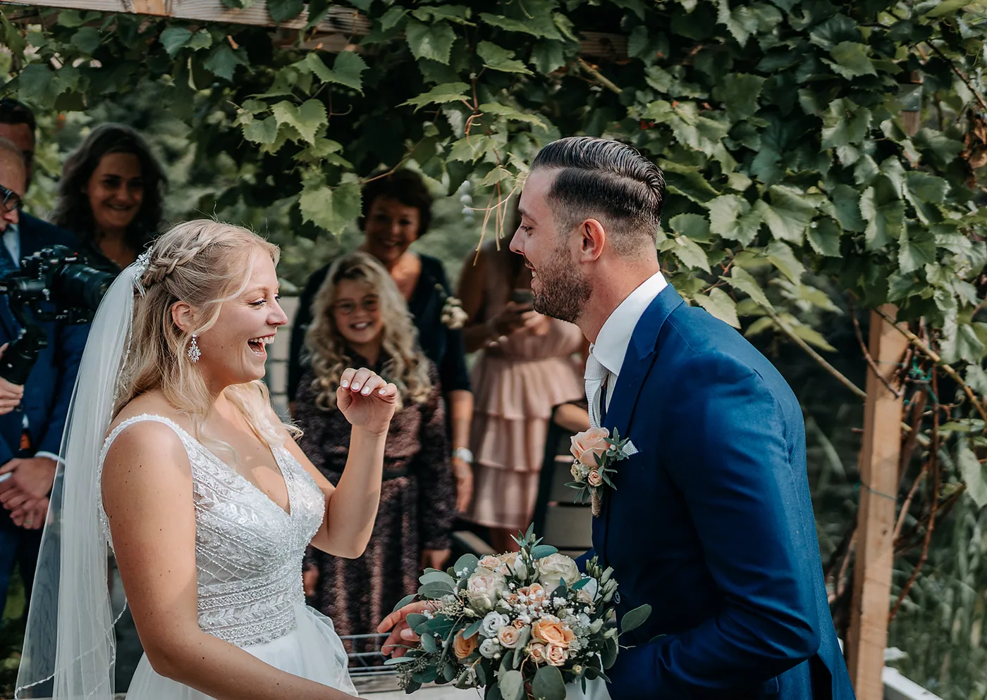Bente & Jeroen, trouwfotografie bij Auberge du Bonheur in Tilburg: foto 13
