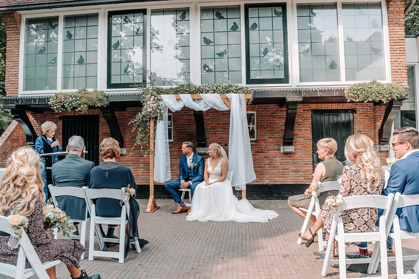 Bente & Jeroen, trouwfotografie bij Auberge du Bonheur in Tilburg: foto 10