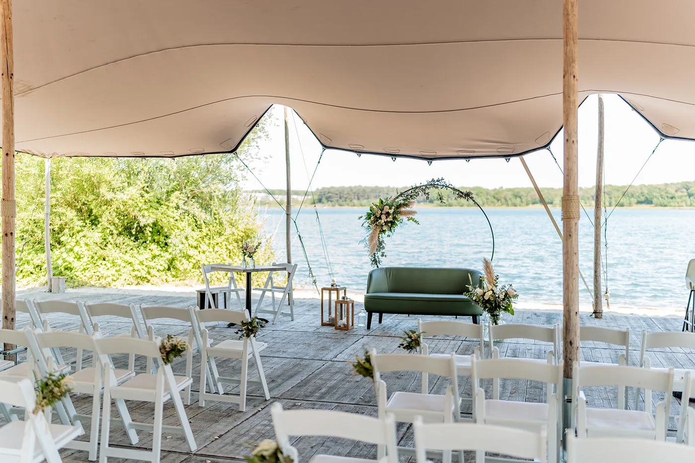 Emily & Mark, trouwfotografie bij Het Houtse Meer in Den Hout: foto 6