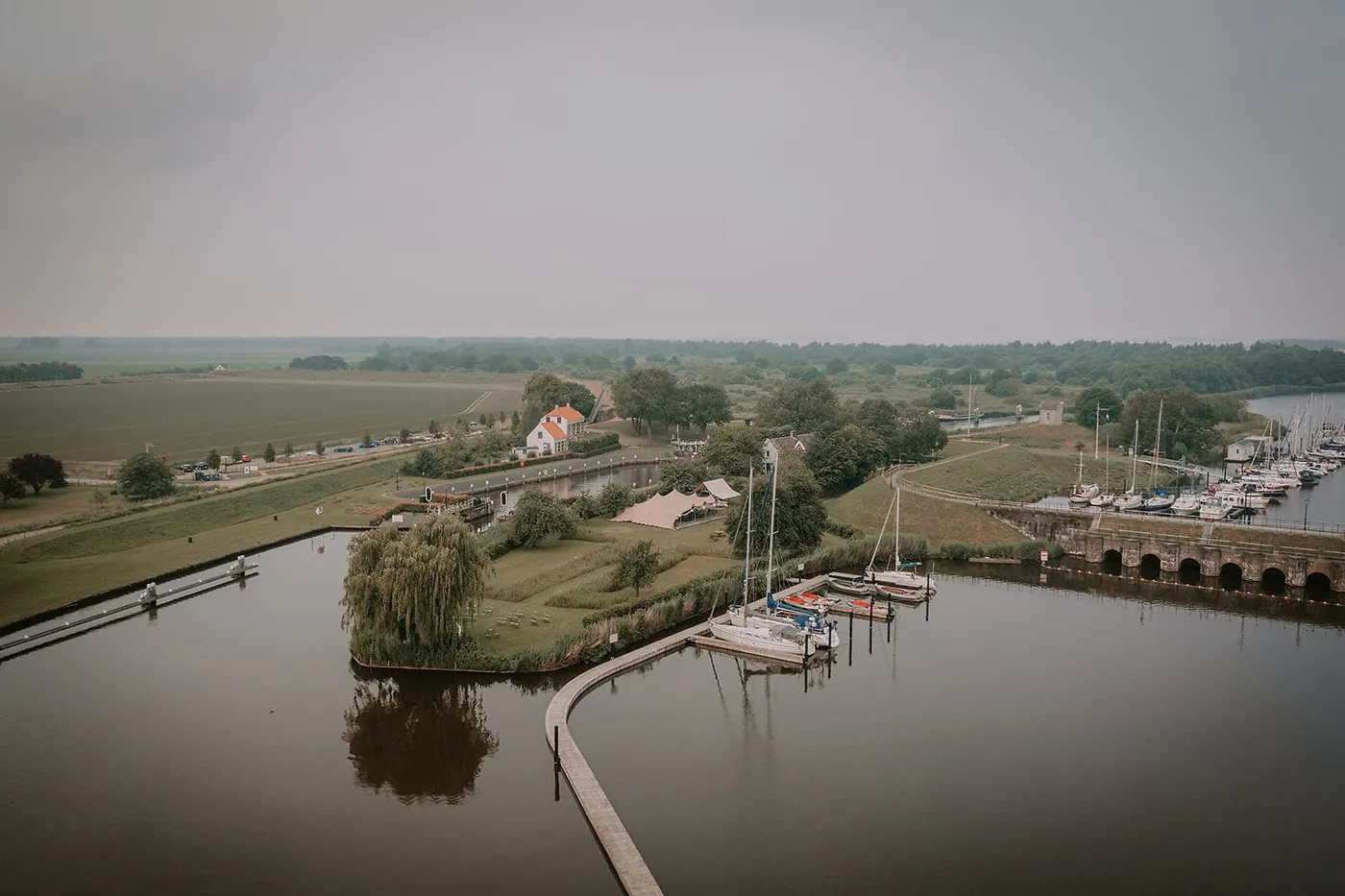 trouwfotografie bij Beneden Sas in De Heen: foto 1