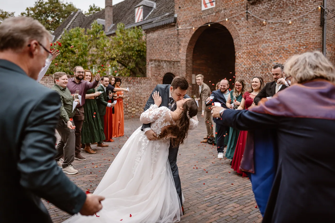 Dyonne & Nick, bruiloft bij Een kasteel, Nederland, foto 74