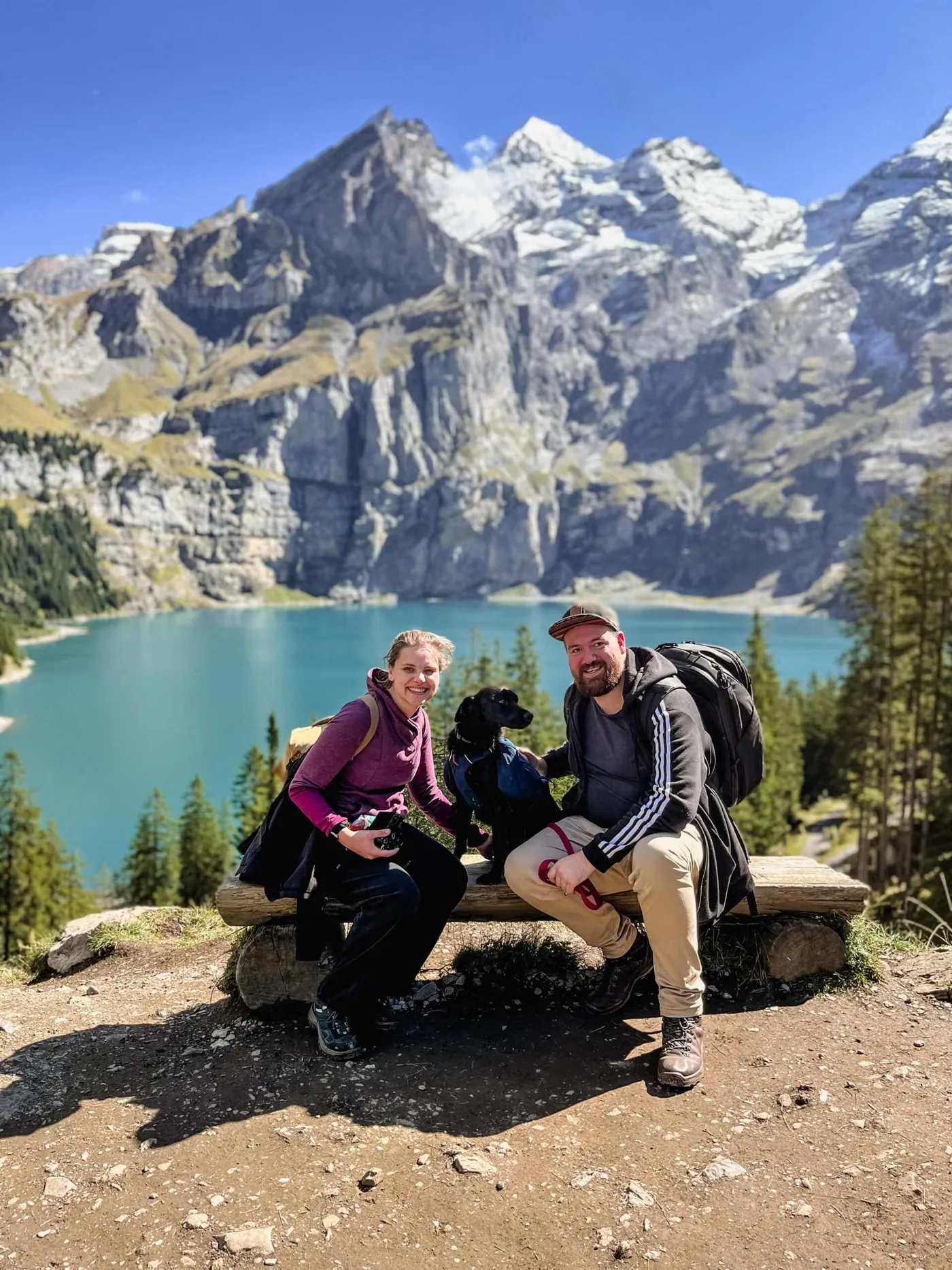 Tim en Julianne met hun hond in de bergen